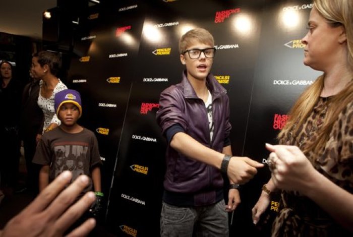 Singer Justin Bieber arrives at the Dolce & Gabbana store in New York for a Fashion's Night Out party September 8, 2011.