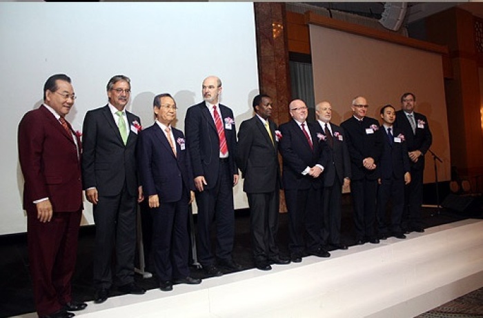 CCK's President, Rev. Ja Yeon Kiel (Far Left), and Chairman of WEA International Council, Rev. Sang-Bok Kim (Third from the Left), standing with the representatives from WEA.