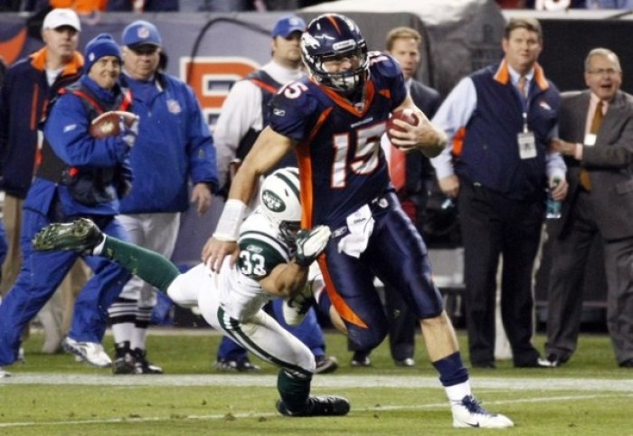 Denver Broncos quarterback Tim Tebow on his way past a New York Jets safety to score game-winning touchdown in NFL game in Denver, Nov. 17, 2011.