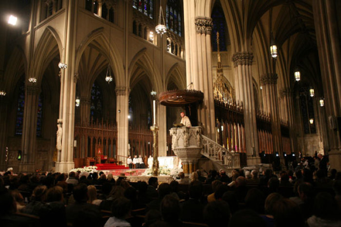 Cardinal Edward Egan celebrates his final Easter Mass as head of the Roman Catholic Archdiocese of New York, in St. Patrick's Cathedral in Manhattan, New York, April 12, 2009. (File)