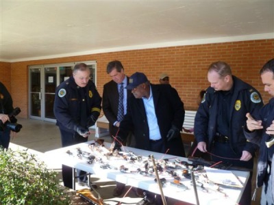 Inspecting the surrendered firearms are (l-r) Chief Steve Anderson, Mayor Karl Dean, Reverend James Thomas, Lieutenant Shawn Parris and Officer James Laster.