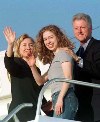 Chelsea Clinton (C) and her mother, first lady Hillary Clinton wave as they stand next to President Bill Clinton while boarding Air Force One for their departure from Andrews Air Force base in this September 18, 1997 file photo. Tourists and reporters from all over the world have descended on the picturesque Hudson River Valley village of Rhinebeck, New York to catch a glimpse of the former first daughter, who is set to marry longtime beau Marc Mezvinsky on July 31, 2010.