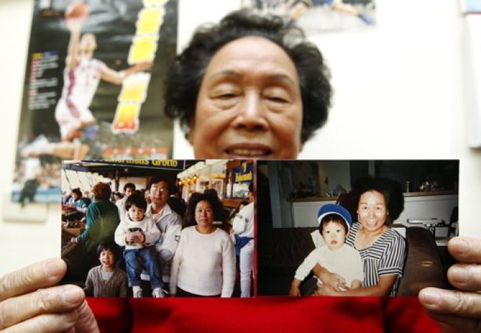 Linchu A-mien, 85, grandmother of NBA New York Knicks guard Jeremy Lin, displays Lin's childhood photographs to reporters in Changhwa county, central Taiwan, February 18, 2012. The photographs were taken in various places in the United States in 1989 when Lin was about one year old.