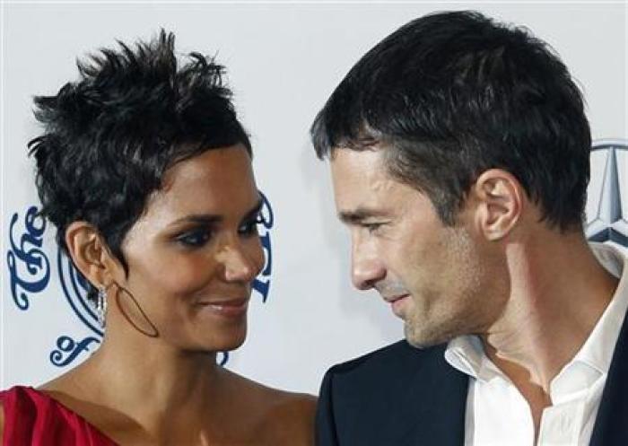Actress Halle Berry and boyfriend Olivier Martinez arrive at the Carousel of Hope Ball in Beverly Hills, California October 23, 2010.