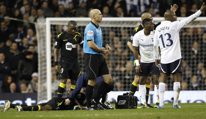 Players gesture for medical help as medical staff attend to Fabrice Muamba after he collapsed on the pitch during their FA Cup quarter-final soccer match against Tottenham Hotspur at White Hart Lane in London March 17, 2012. Tottenham Hotspur's FA Cup quarter-final against Bolton Wanderers was abandoned on Saturday after Bolton midfielder Fabrice Muamba collapsed near the centre circle.