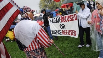Tea Party supporters protest Obamacare