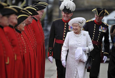 Britain's Queen Elizabeth is greeted by Chelsea pensioners as she arrives at Chelsea Pier for the start of a pageant in celebration of the her Diamond Jubilee in London June 3, 2012.