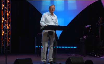 Randy Frazee, senior minister of Oak Hills Church in San Antonio, Texas, preaches on Aug. 5, 2012.