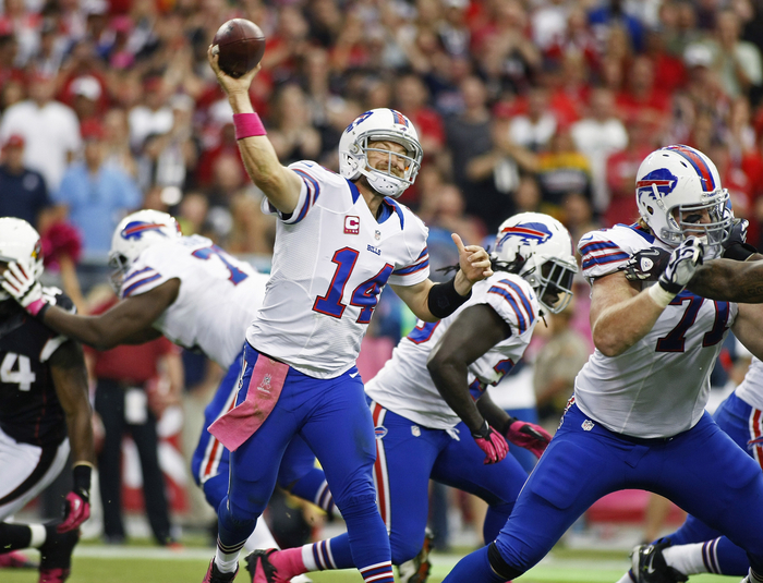 Buffalo Bills quarterback Ryan Fitzpatrick throws a pass against the Arizona Cardinals during the second half of their NFL football game in Phoenix, Arizona October 14, 2012.