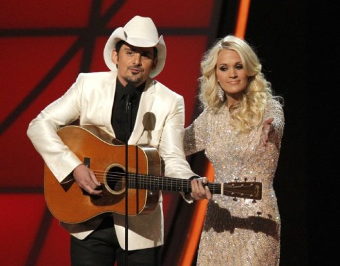 Hosts Brad Paisley and Carrie Underwood perform at the 46th Country Music Association Awards in Nashville, Tennessee, November 1, 2012.