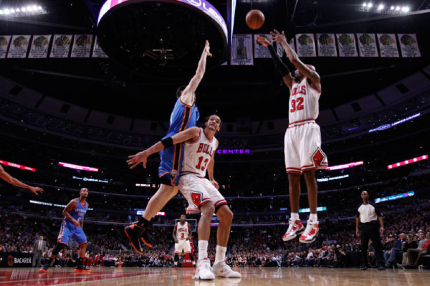Chicago Bulls shooting guard Richard Hamilton (32) shoots as teammate center Joakim Noah (13) holds back Oklahoma City Thunder power forward Nick Collison (4) during the second half of their NBA basketball game in Chicago, Illinois, November 8, 2012.