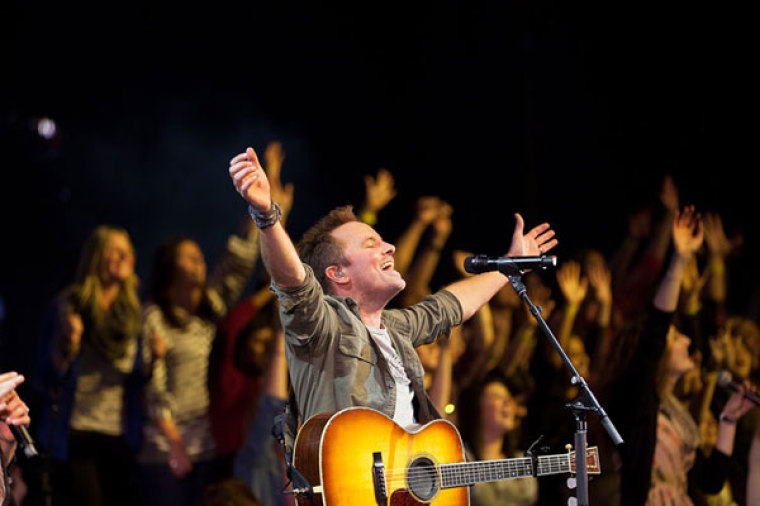 Chris Tomlin leading worship during Passion Conference 2012.