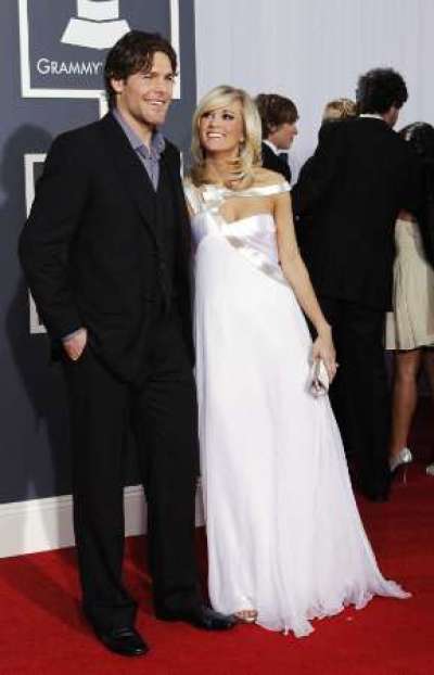 Singer Carrie Underwood and fiance and Ottawa Senators NHL hockey player Mike Fisher at the 52nd annual Grammy Awards in Los Angeles January 31, 2010.
