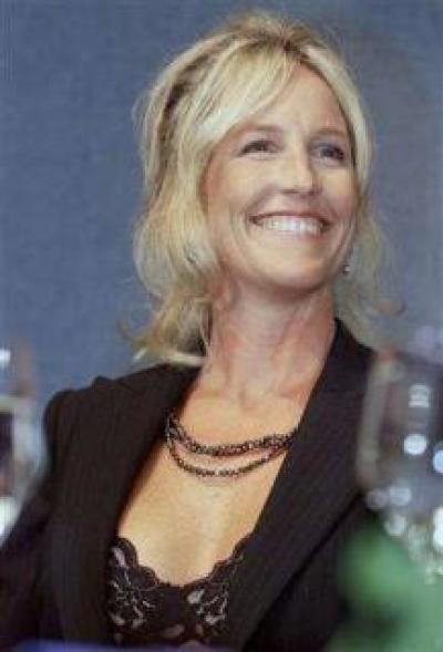 Environment activist and subject of a Hollywood movie Erin Brockovich smiles before speaking to a gathering of journalists at the National Press Club in Washington, August 16, 2001. Famed U.S. environment warrior Erin Brockovich has joined Australian anti-mine activists in what they believe may be the fight of their lives.