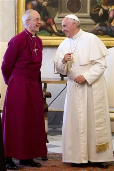 Pope Francis (R) and Justin Welby (L)