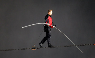 Tightrope walker Nik Wallenda walks the high wire from the U.S. side to the Canadian side over the Horseshoe Falls in Niagara Falls, Ontario, June 15, 2012.