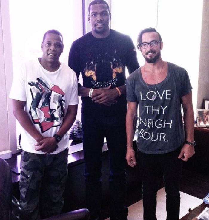 Kevin Durant took his Pastor Carl Lentz to sign a sports management deal with rapper Jay-Z.