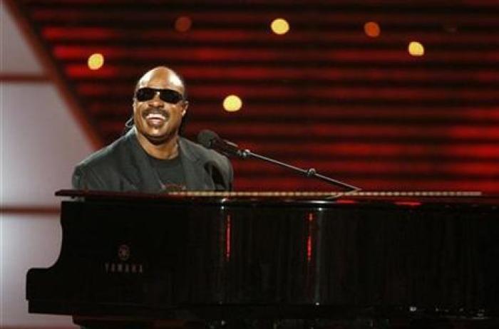 Stevie Wonder performs at the taping of the 2009 ESPY Awards