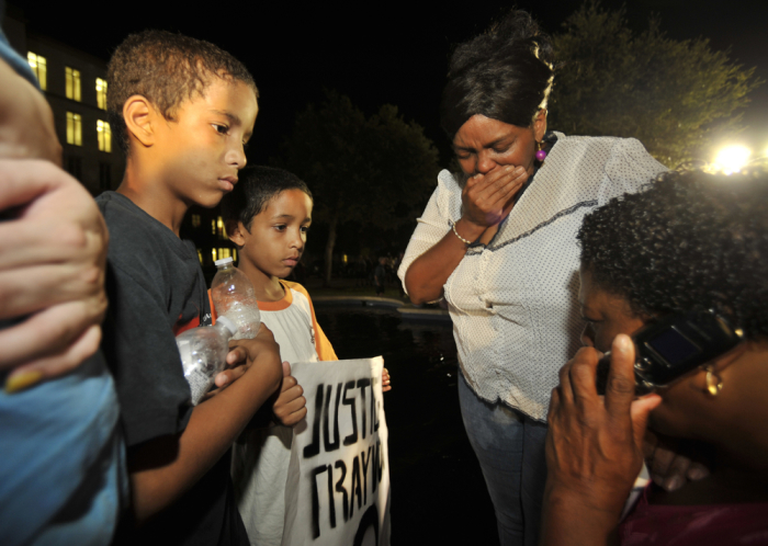 Onlookers react to the verdict outside Seminole County Court where George Zimmerman was found not guilty on second-degree murder and manslaughter charges in Sanford, Florida July 13, 2013. A Florida jury on Saturday found George Zimmerman not guilty in the shooting death of unarmed black teenager Trayvon Martin, in a case that sparked a national debate on race and guns.