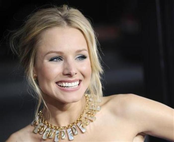 Kristen Bell poses at the premiere of the film ''Forgetting Sarah Marshall'' in Los Angeles April 10, 2008.