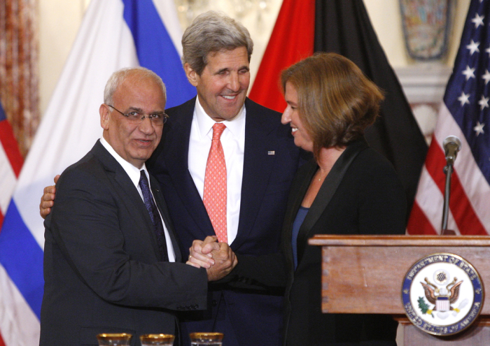 Chief Palestinian negotiator Saeb Erekat (L-R), U.S. Secretary of State John Kerry and Israel's Justice Minister Tzipi Livni shake hands at a news conference at the end of talks at the State Department in Washington, July 30, 2013. Israeli and Palestinian negotiators held their first peace talks in nearly three years on Monday in a U.S.-brokered effort that Kerry hopes will end their conflict despite deep divisions.