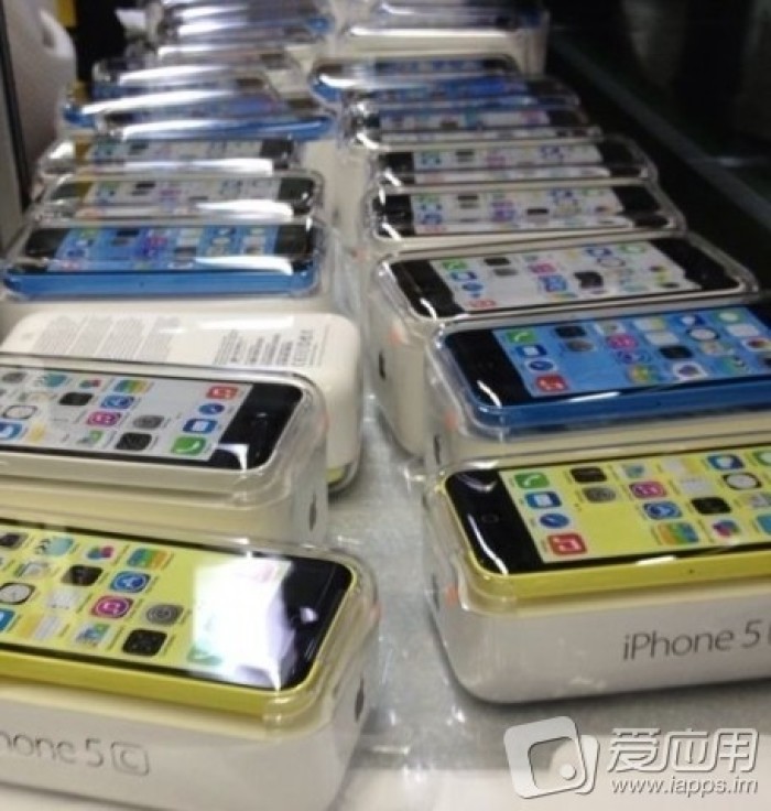 iPhone 5C Inside its Packaging