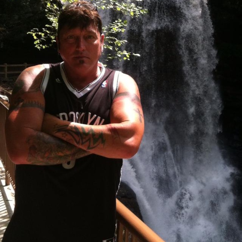 &nbsp;Pastor Robert Rutheford of The Bridge Church at Flatrock.