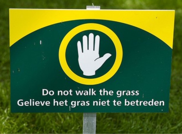 Translation: Do not walk in the grass