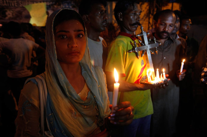 Members of the Pakistani Christian community hold candles during a protest rally to condemn the Sept. 22 suicide attack in Peshawar on a church that killed over 100 people, with others in Lahore September 23, 2013.
