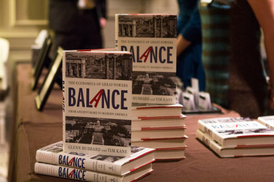 Book cover of 'Balance: The Economics of Great Powers from Ancient Rome to Modern America.'