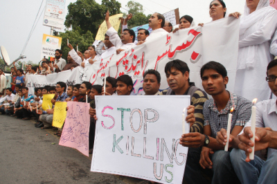 Christians in Lahore, Pakistan, protest the bombing of the All Saints Anglican Church in Peshawar.