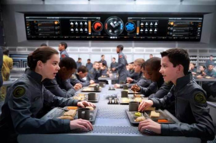 Still of Asa Butterfield and Hailee Steinfeld in 'Ender's Game'