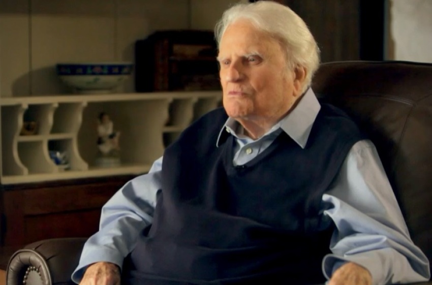 Evangelical pastor Billy Graham gives possible his last national sermon in a recently released 30-minute video entitled "The Cross."