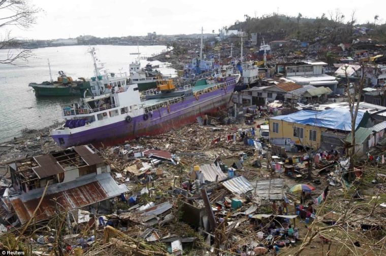 Cargo ships washed ashore after super typhoon Haiyan hit Anibong town