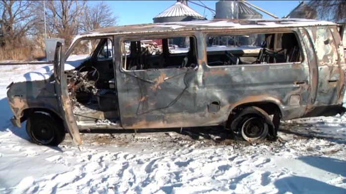 Iowa daycare owner Tara Dekkers rescued seven children have her van caught on fire.