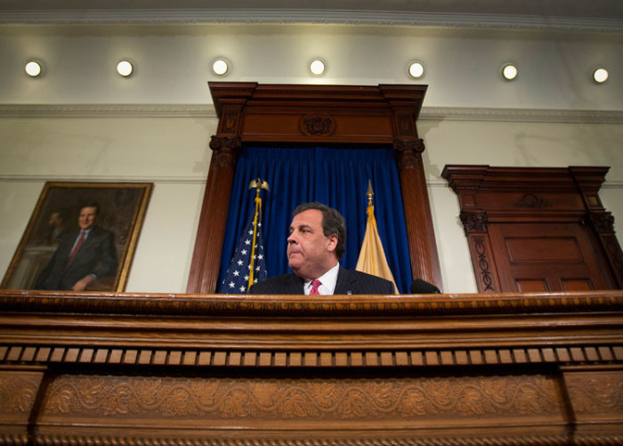 New Jersey Governor Chris Christie gives a news conference in Trenton January 9, 2014.