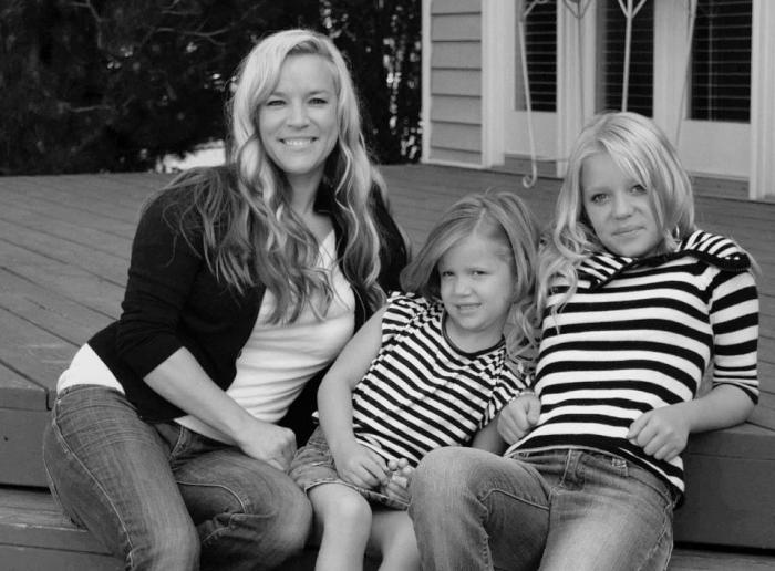 Kyler Ramsdell-Oliva, 32 and her daughters Isabella Oliva, 7 and Kenadee Oliva, 13.