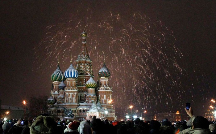 Fireworks explode over St. Basil Cathedral at Red Square during New Year's Day celebrations in Moscow January 1, 2013.