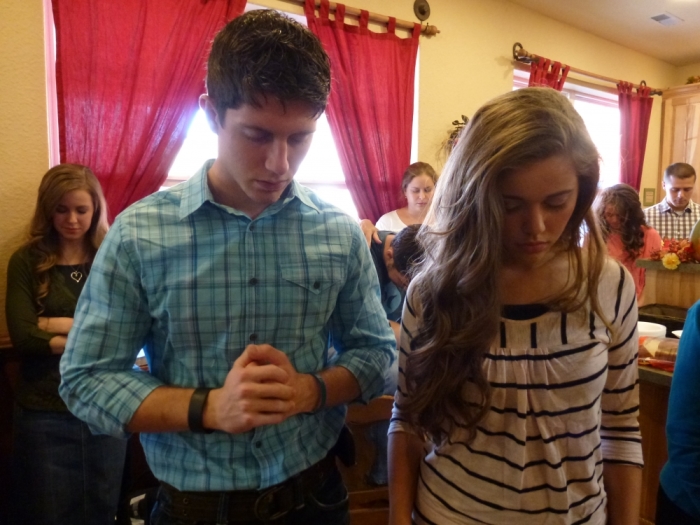 Jessa Duggar and Ben Seewald pray together.