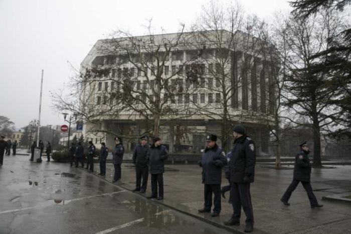 Ukrainian police stand guard in front the Crimean parliament building in Simferopol February 27, 2014.