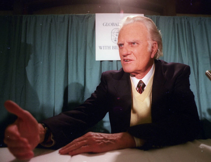Evangelist Billy Graham talks with a supporter after a New York press conference on February 7, 1995 where he announced a global mission from March 16-18 via satellite that is expected to reach as many as 1 billion people in 165 countries.