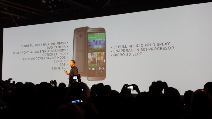 HTC CEO Peter Chou showing off HTC One specs.