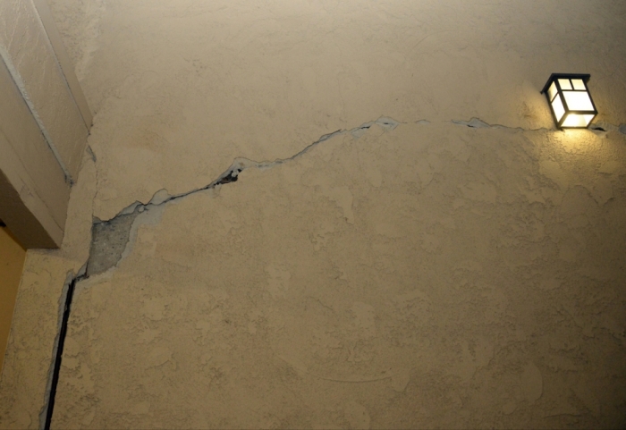 A large crack is seen in a wall of an apartment complex after a magnitude 5.1 earthquake in Fullerton, California March 29, 2014. The quake ruptured water mains in nearby Fullerton, and prompted Disneyland to shut down rides. The quake was centered outside the city of La Habra, about 20 miles (32 km) east of downtown Los Angeles, according to the U.S. Geological Survey.