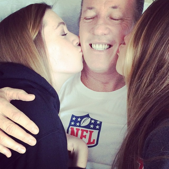 Hall-of-Famer Jim Kelly with his daughters.