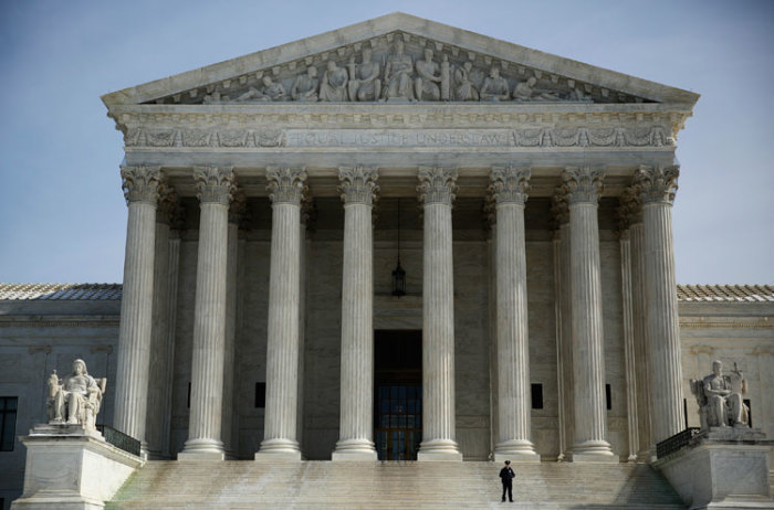 The exterior of the U.S. Supreme Court is seen in Washington March 5, 2014. U.S. Supreme Court justices on Wednesday appeared to look for a compromise that would enable them to avoid overruling a 26-year-old precedent that made it easier for plaintiffs to negotiate large class action settlements.