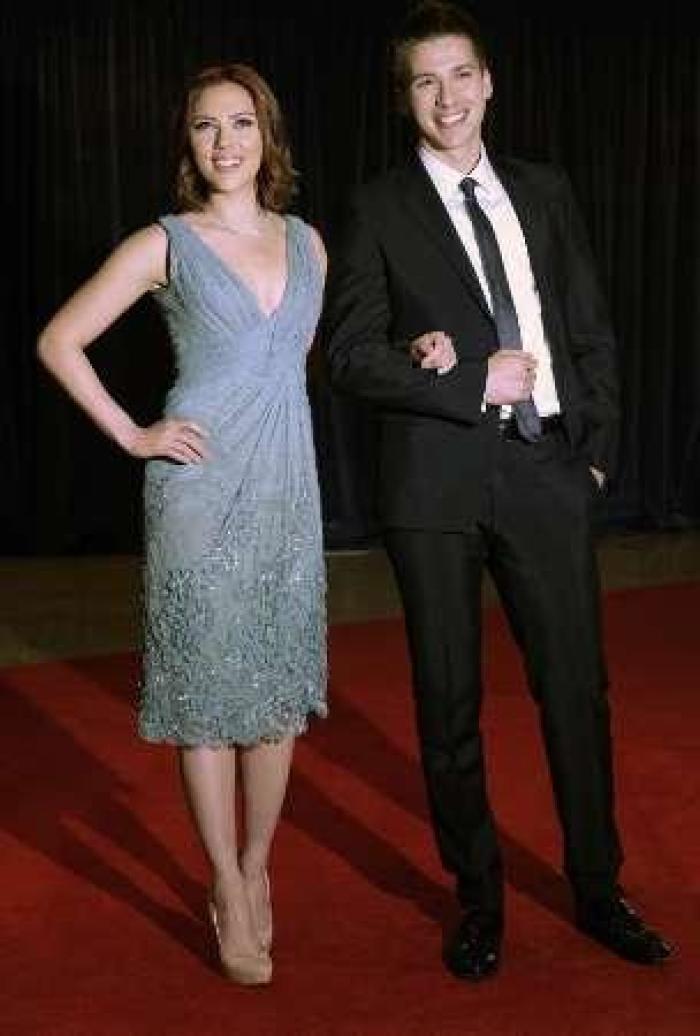 Actress Scarlett Johansson and her twin brother Hunter arrive for the annual White House Correspondents' Association dinner in Washington April 30, 2011.