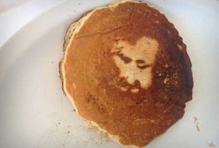 The face of Jesus appeared on this pancake on Good Friday, April 18th, 2014 , says Karen Hendrickson, a north California restaurant owner.