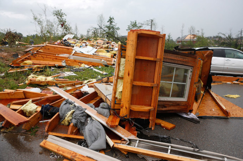 Debris from the roof of a house on Dunbarton Oaks Circle lies on the street behind Lost Pizza Co. after a tornado went through the area in Tupelo, Mississippi April 28, 2014.