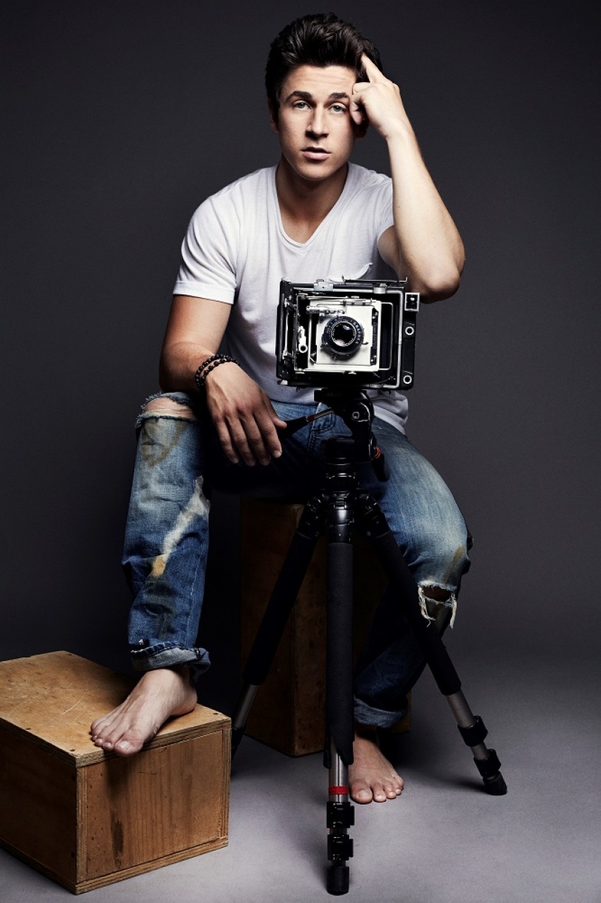 Former Disney Channel star David Henrie will release his first short film "Catch" in June 2014.