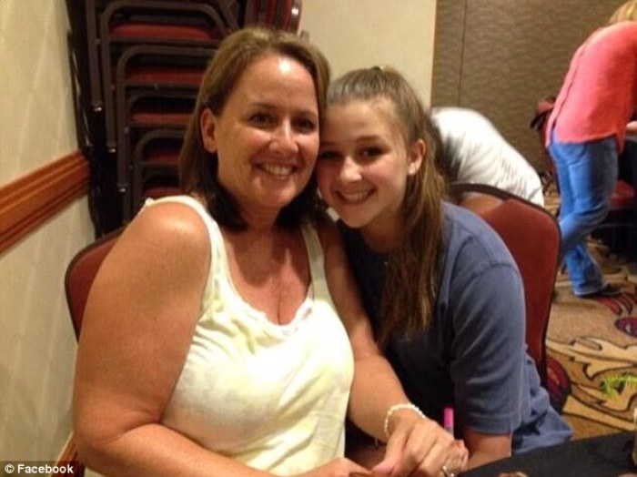 Amy Sheer, 15 (r), and her mom Lydia Sheer, 54.